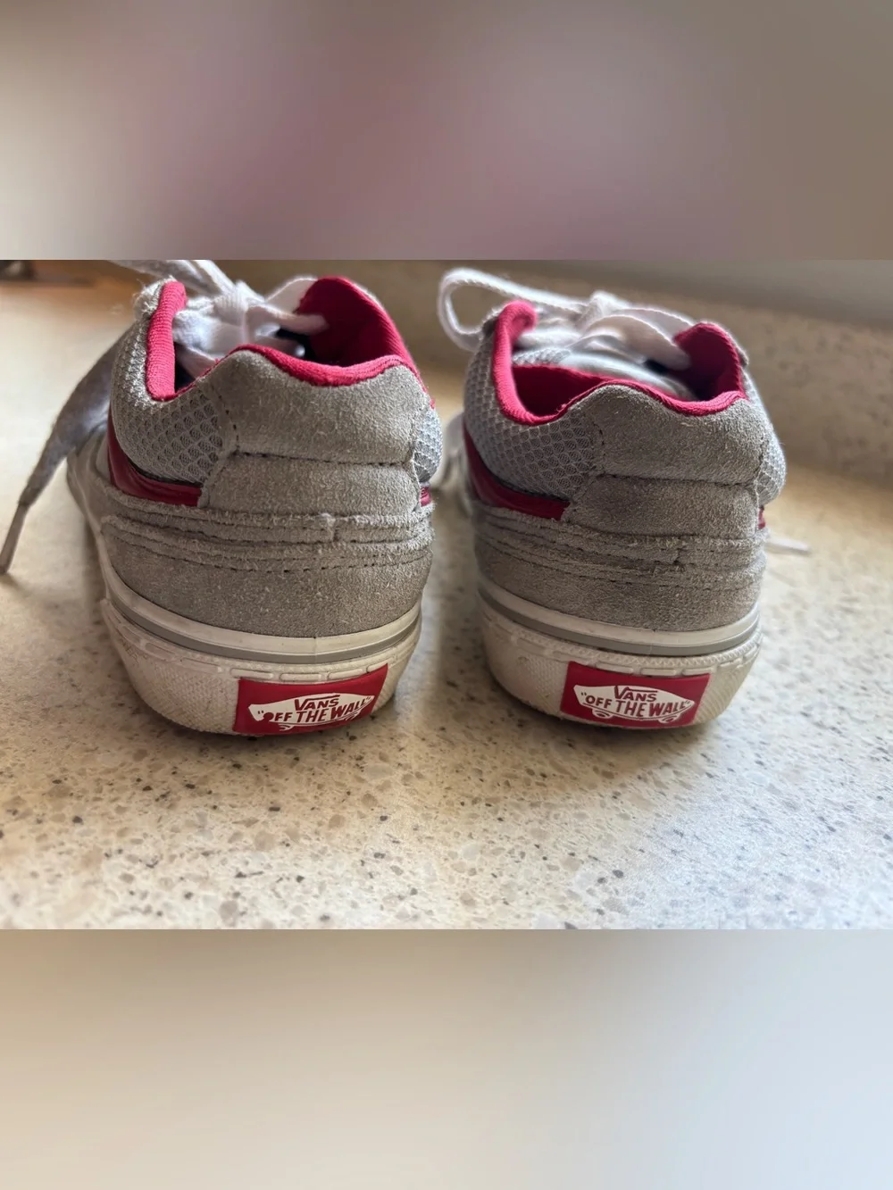 Vans - Kids Gray White and Red Low-Top Skate Sneakers Shoes for Boys in size 2